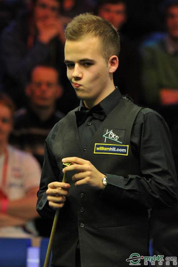 着无数球迷 着无数球迷