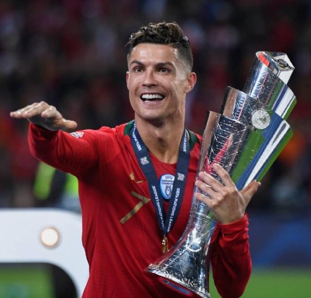 出球让曼城 出球让曼城